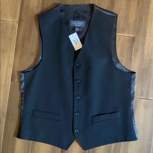 Solid black men’s vest, new with tags